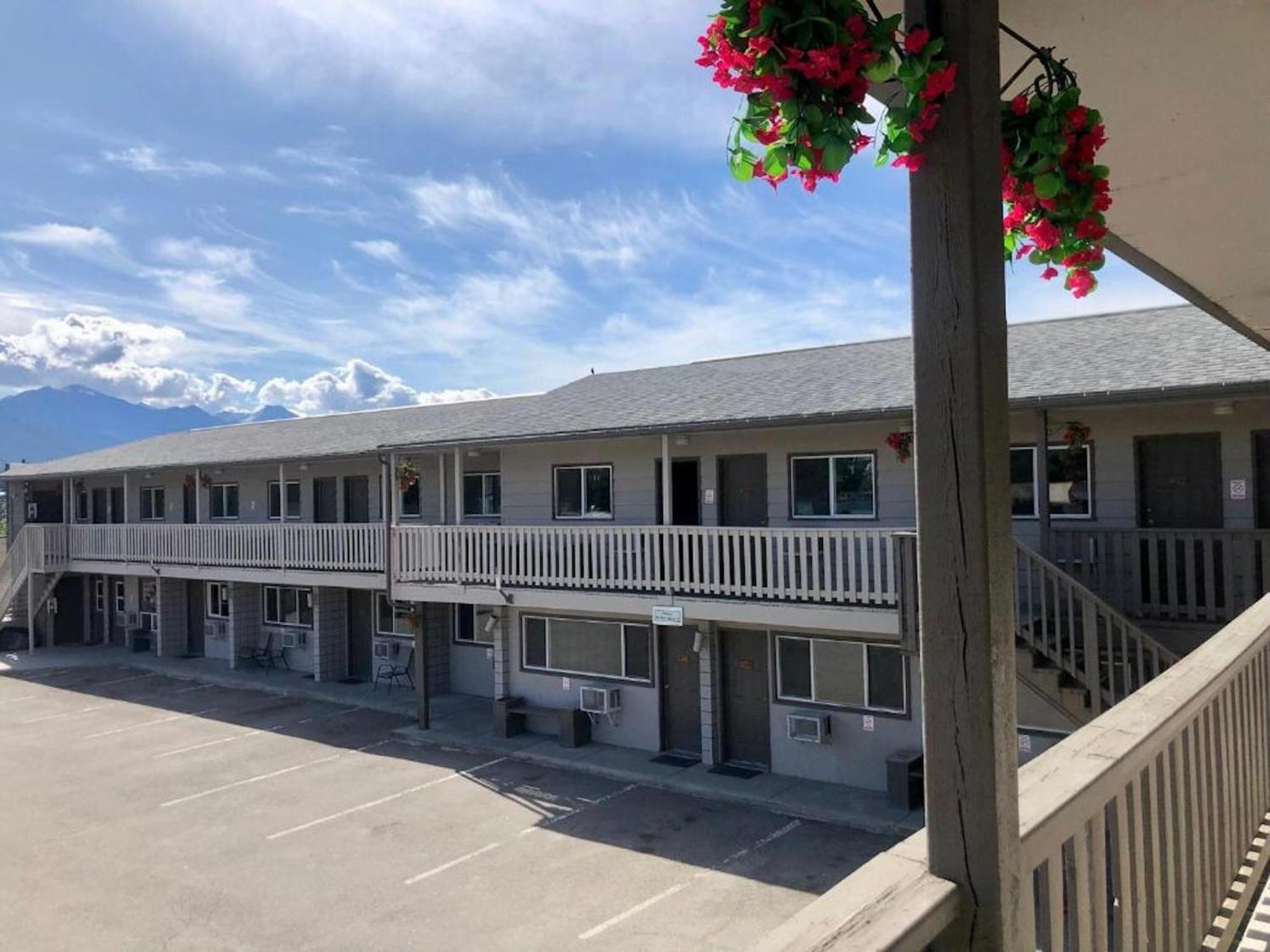 Canterbury Inn Invermere Zewnętrze zdjęcie